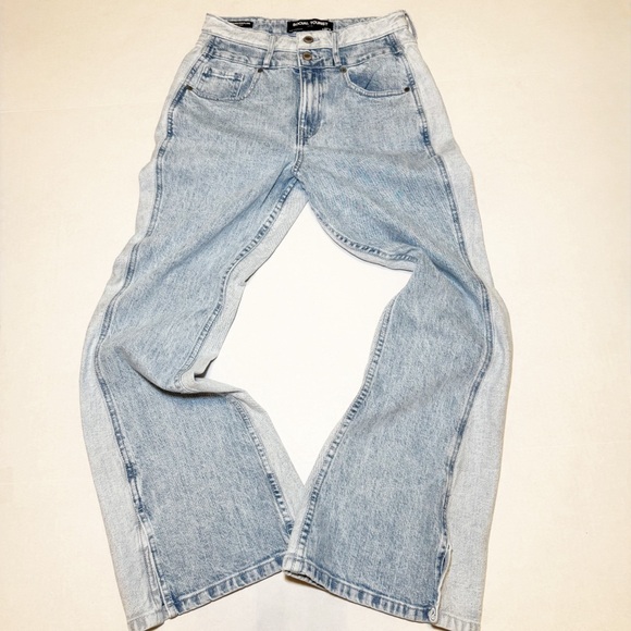 Social Tourist Denim - Social Tourist Ultra High Rise Flare Jeans Light Wash Women’s Size W27 S